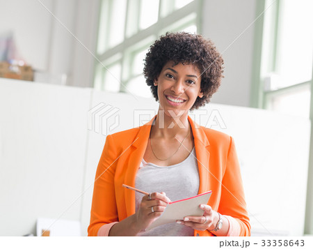 Portrait of young businesswoman Portrait of young businesswoman 33358643