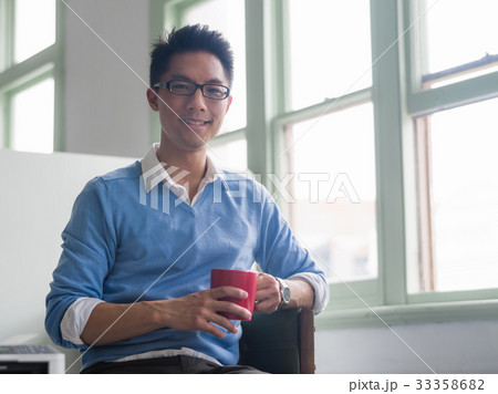 Portrait of young businessman Portrait of young businessman 33358682