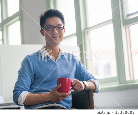 Portrait of young businessman Portrait of young businessman 33358685