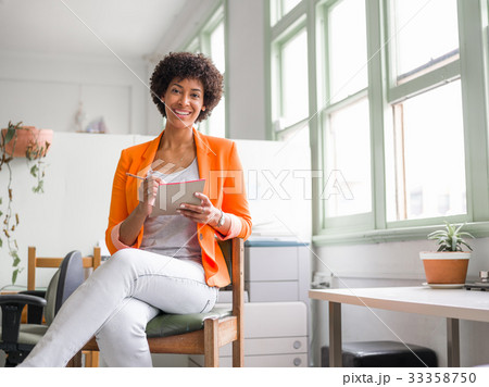 Portrait of young businesswoman 33358750