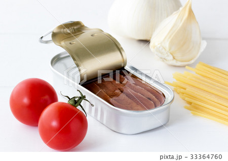 アンチョビとミニトマトとにんにくのパスタの材料 33364760
