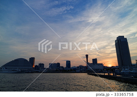 開港150年 神戸港の夕暮れ 33365758