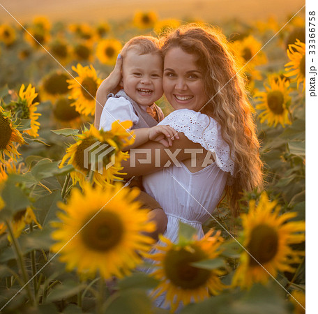 Mother with baby son in sunflower field 33366758