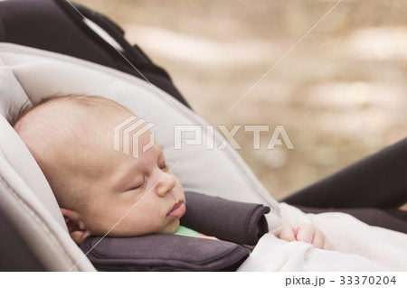 Baby sleeping in the car seat 33370204