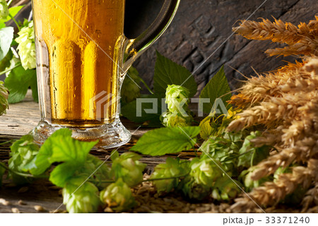 Detail of Beer Glass with Hops and Barley Detail of Beer Glass with Hops and Barley 33371240