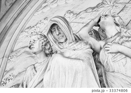 Statue of graveyard 33374806