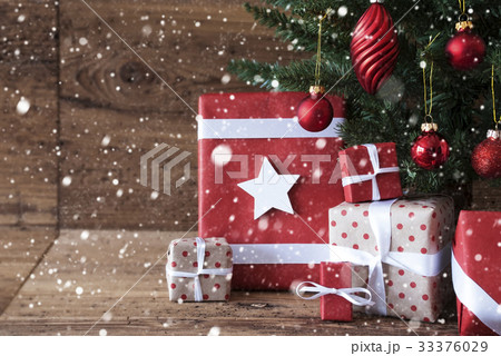 Christmas Tree With Presents And Balls, Snowflakes 33376029