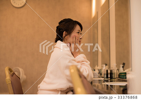 パウダールーム　女性 33376868