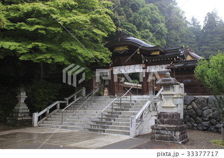 霧雨降る、初夏の高麗神社にて（神門） 33377717