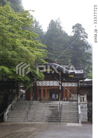 霧雨降る、初夏の高麗神社にて（本殿） 33377725