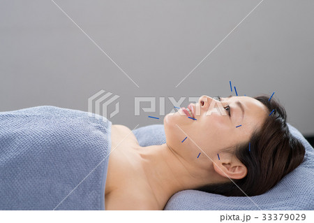 美容 鍼 ビューティー ミドル 女性 美容鍼 イメージ 33379029