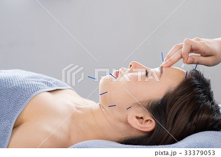 美容 鍼 ビューティー ミドル 女性 美容鍼 イメージ 美容 鍼 ビューティー ミドル 女性 美容鍼 イメージ 33379053