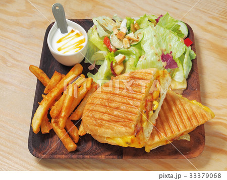 Grilled Cuban sandwich  33379068