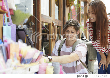 バッグ 鞄 観光客 33379656