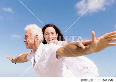 We will fly up the sky 33380356