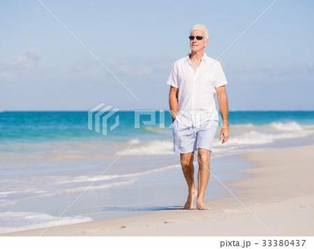 Beautiful day on the beach Beautiful day on the beach 33380437