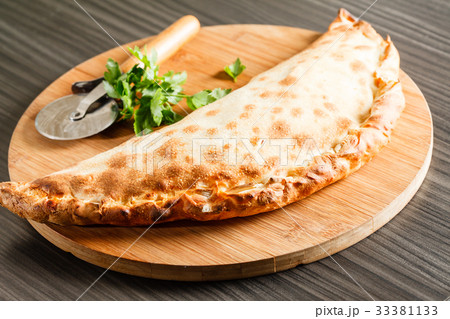 calzone pizza 33381133