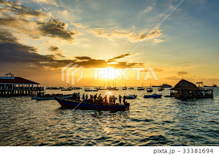 ストーン・タウンのサンセット(タンザニア、ザンジバル) 33381694