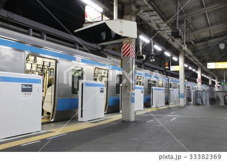 京浜東北線ホームのホームドア(設置間もない赤羽駅) 京浜東北線ホームのホームドア(設置間もない赤羽駅) 33382369