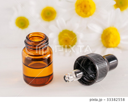 Fragrant oil of chamomile flowers in glass bottle 33382558