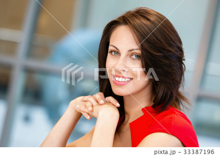 Modern successful business woman Modern successful business woman 33387196