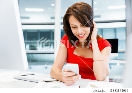 Modern successful business woman 33387665