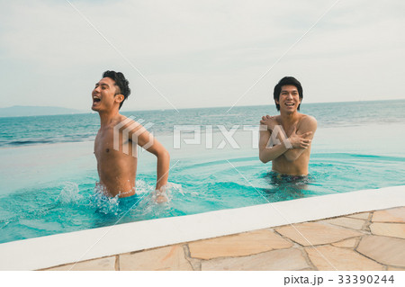 Digital nomad  33390244