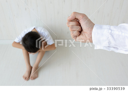 子どもへの虐待イメージ 33390539