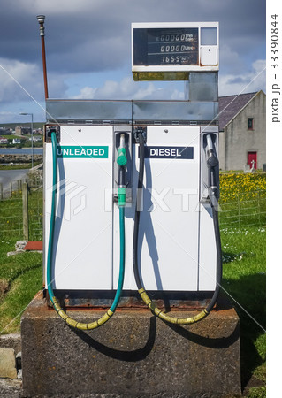 古いガソリン給油器 gas station machineの写真素材 [33390844] - PIXTA