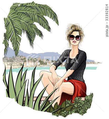 Tourist woman enjoying the sun 33392814