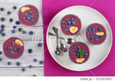 Smoothie with blueberries, chia and banana Smoothie with blueberries, chia and banana 33393991