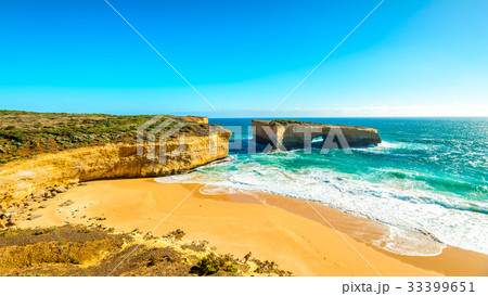 The London Bridge rock formation 33399651