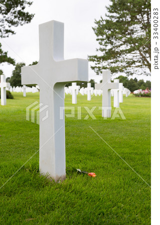 White crosses in American Cemetery White crosses in American Cemetery 33400283