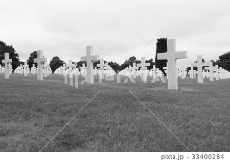 White crosses in American Cemetery White crosses in American Cemetery 33400284