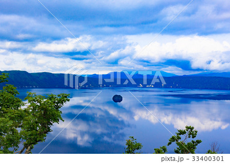 摩周第一展望台より摩周湖を臨む 33400301