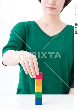 若い女性（積木） 33400358