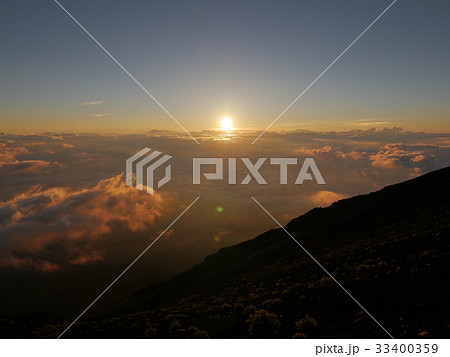 富士山八号目日の出 33400359