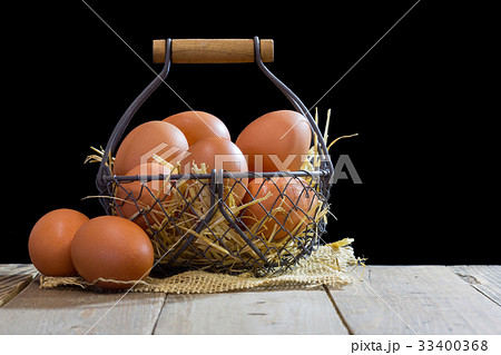 Wire basket with eggs 33400368