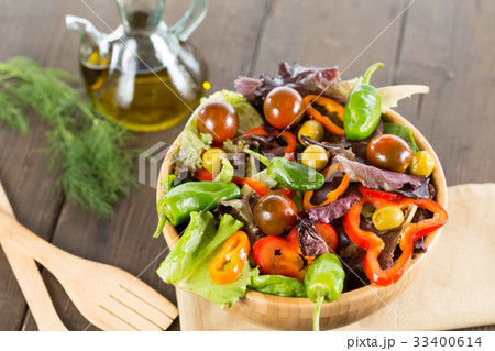 Mediterranean salad 33400614