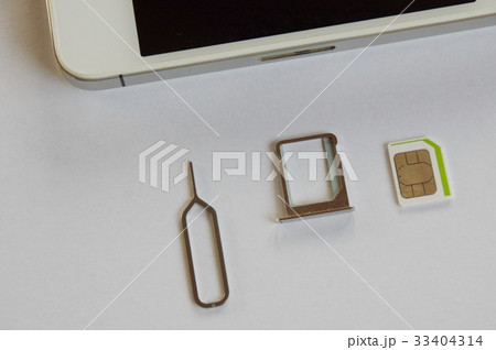 microSIMカードとスマホ 33404314