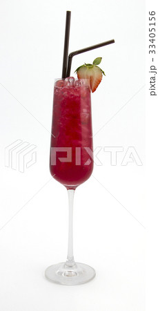 Strawberry cocktail with ice Strawberry cocktail with ice 33405156