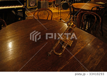 ライブハウスのトランペットの写真素材 [33410293] - PIXTA