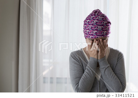 poor cancer woman 33411521