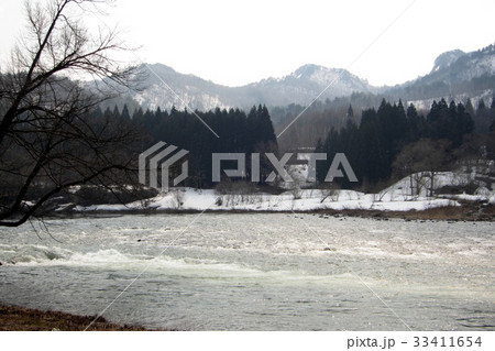 早春　雪解けの風景 33411654