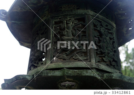 仁和寺金堂の燈籠 33412861