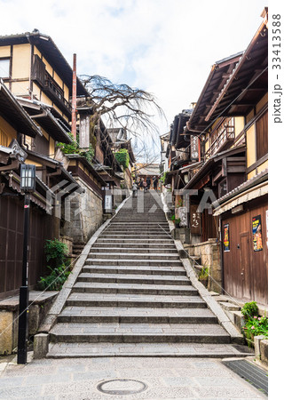 秋の京都　産寧坂 33413588