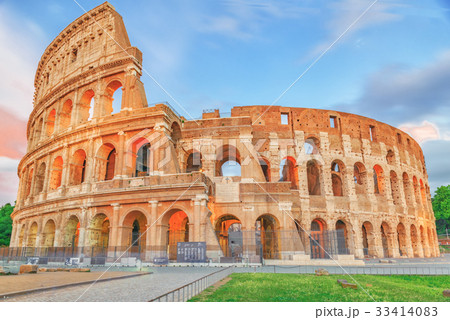 Beautiful landscape of the Colosseum in Rome 33414083
