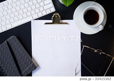 Clipboard with copyspace on working table 33415302