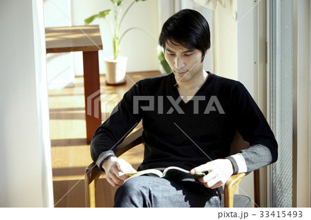 30代男性 休日読書 30代男性 休日読書 33415493
