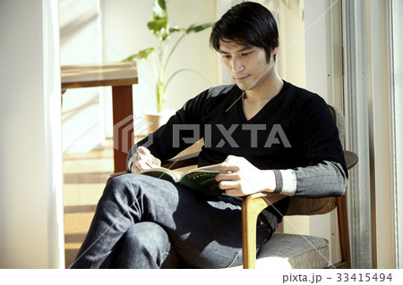 30代男性　休日読書 33415494